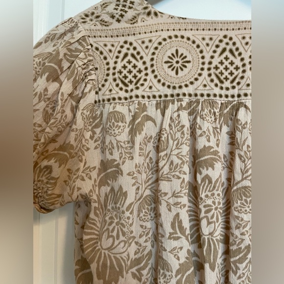 Spell Lioness Cap Sleeve Blouse - Picture 8 of 16